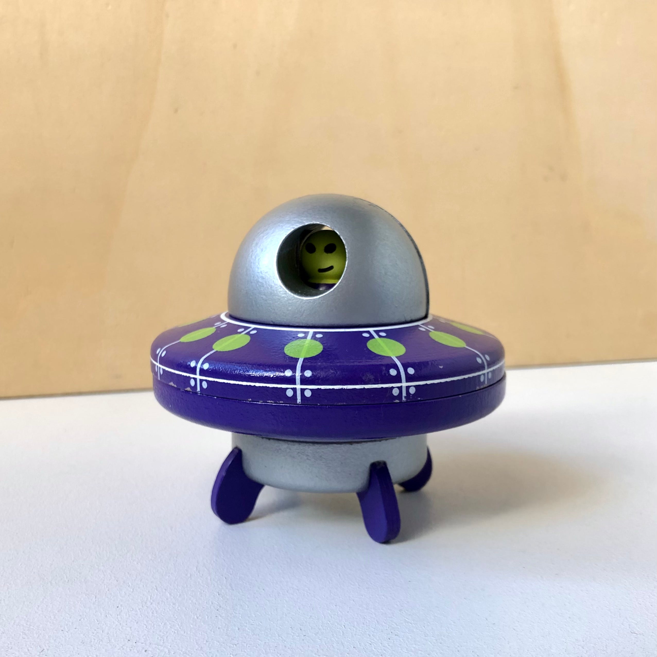 Jouet intelligent de véhicule à lévitation à induction, toupie à bout de  doigt de soucoupe volante UFO, jouet interactif - Cdiscount Jeux - Jouets